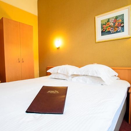 Albion Hotel Ипр Экстерьер фото