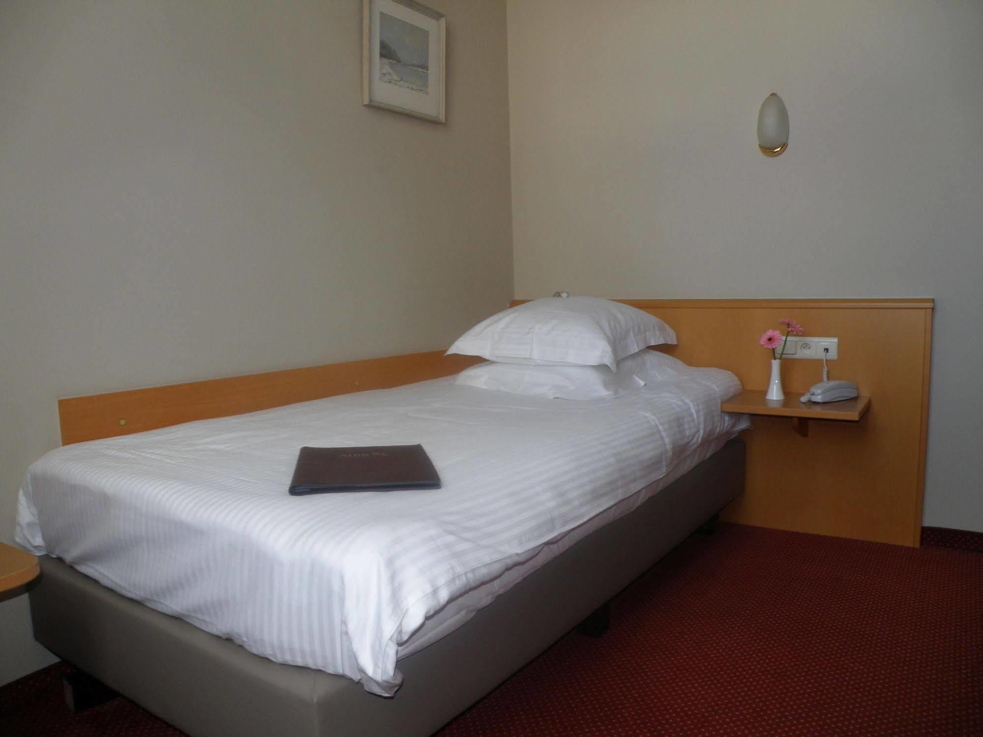 Albion Hotel Ипр Экстерьер фото