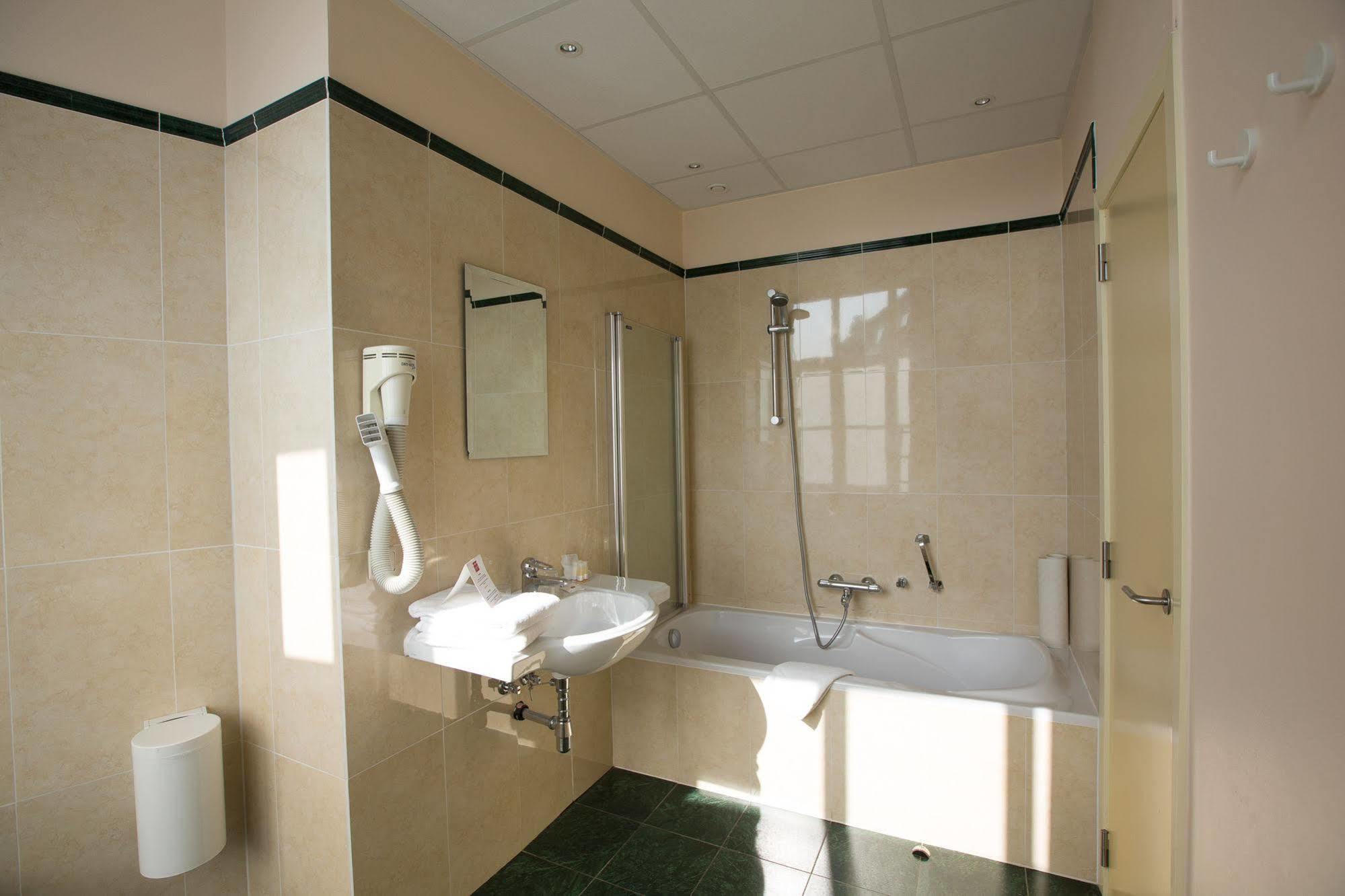 Albion Hotel Ипр Экстерьер фото