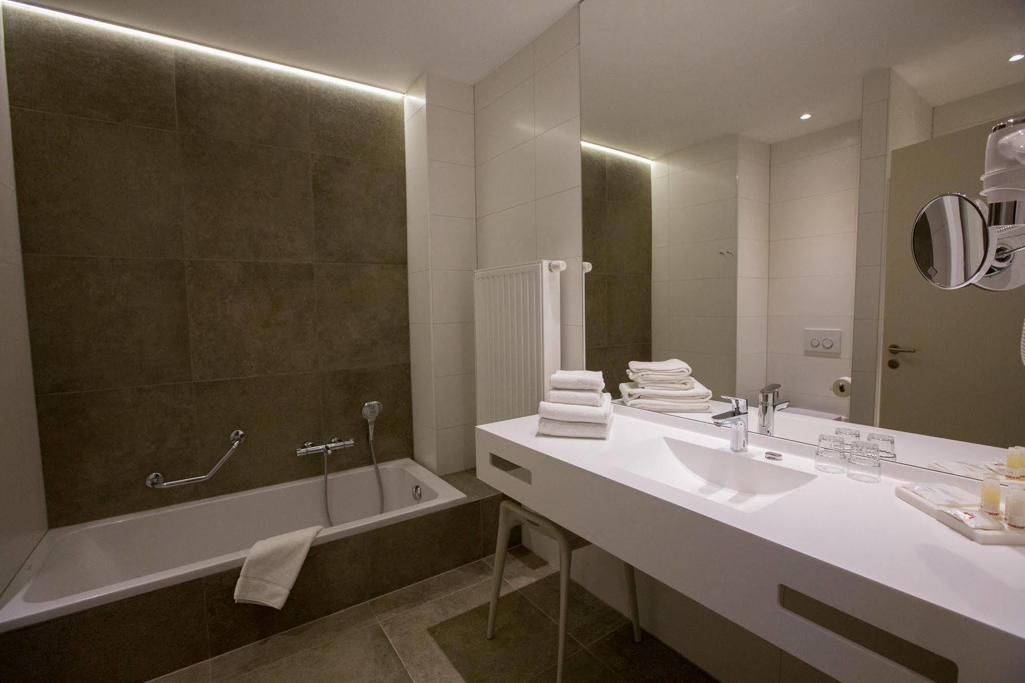 Albion Hotel Ипр Экстерьер фото
