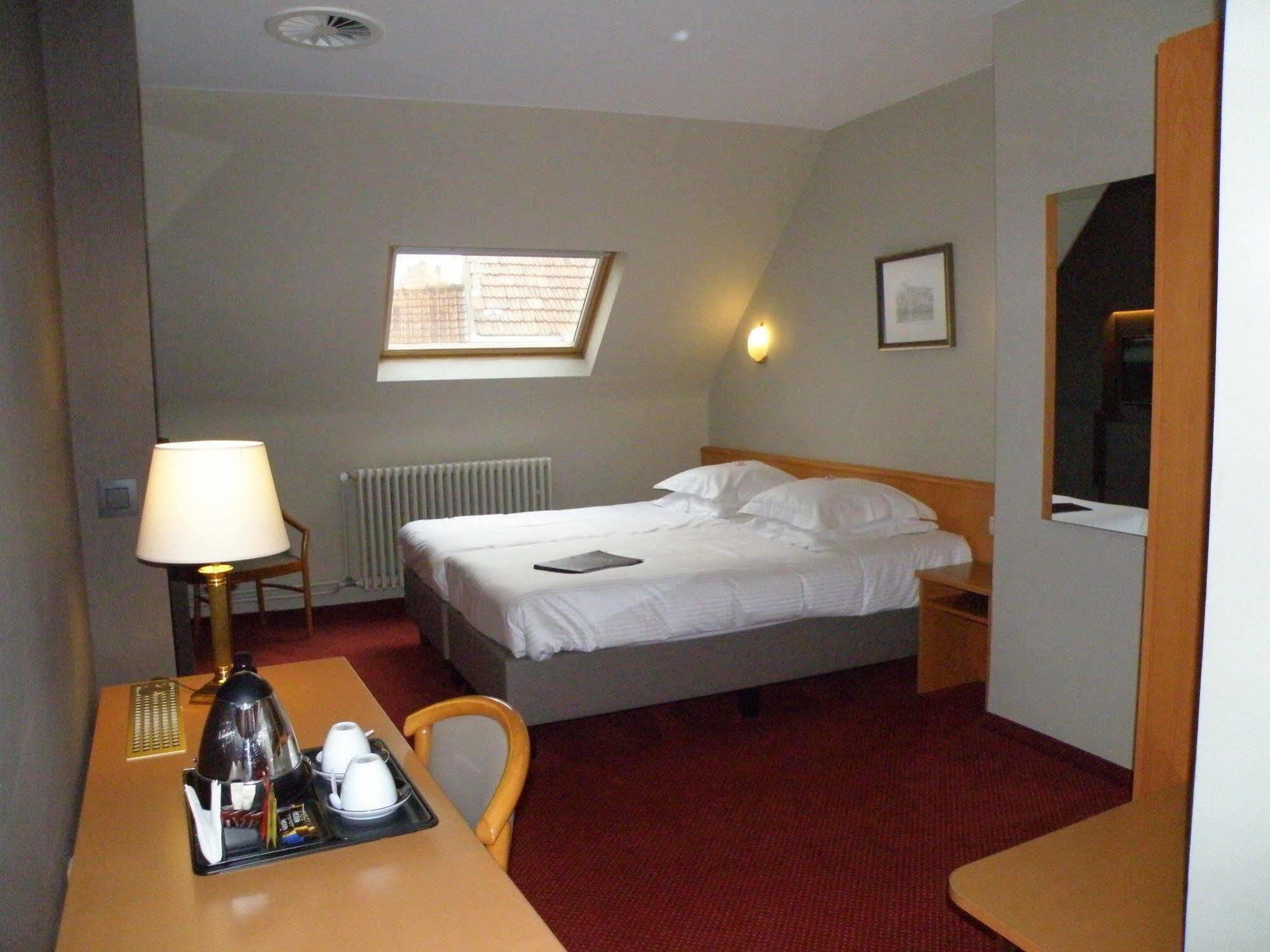 Albion Hotel Ипр Экстерьер фото